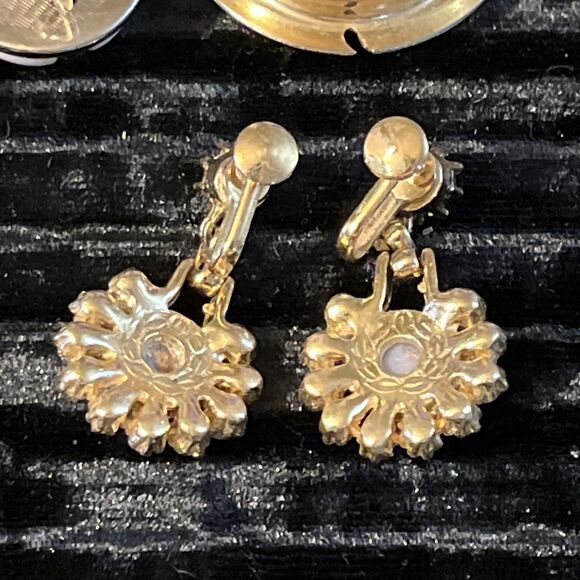 3 Pairs Vintage Sarah Coventry Clip On Earrings Opal Glass Faux Pearl Cabochon - Picture 8 of 9